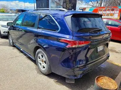 2021 TOYOTA SIENNA LE  
