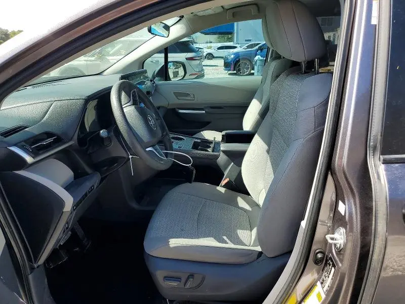 2021 TOYOTA SIENNA LE  