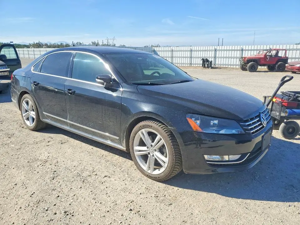 2013 VOLKSWAGEN PASSAT   
