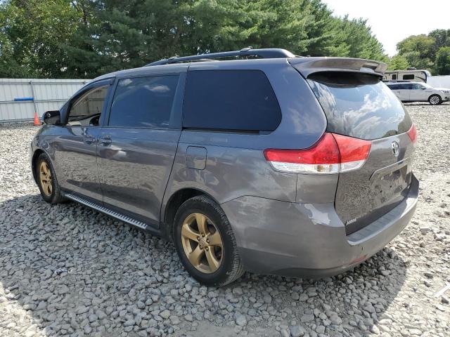 2013 TOYOTA SIENNA LE