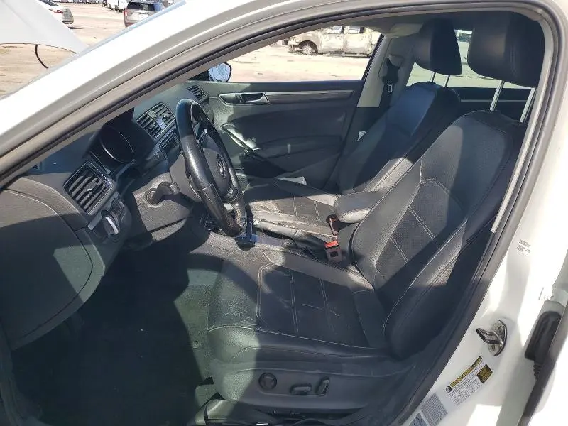 2018 VOLKSWAGEN PASSAT SE  