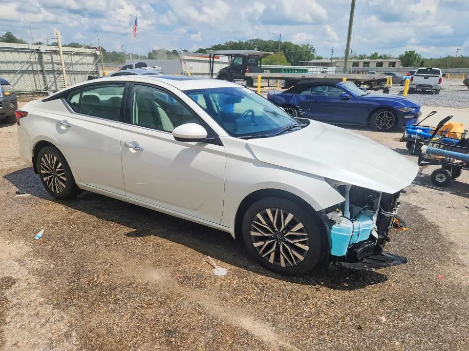 2024 NISSAN ALTIMA SV  