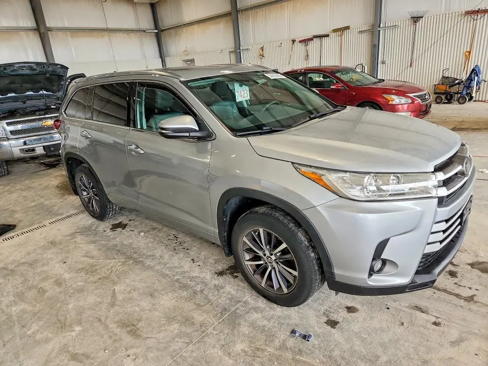 2017 TOYOTA HIGHLANDER XLE  