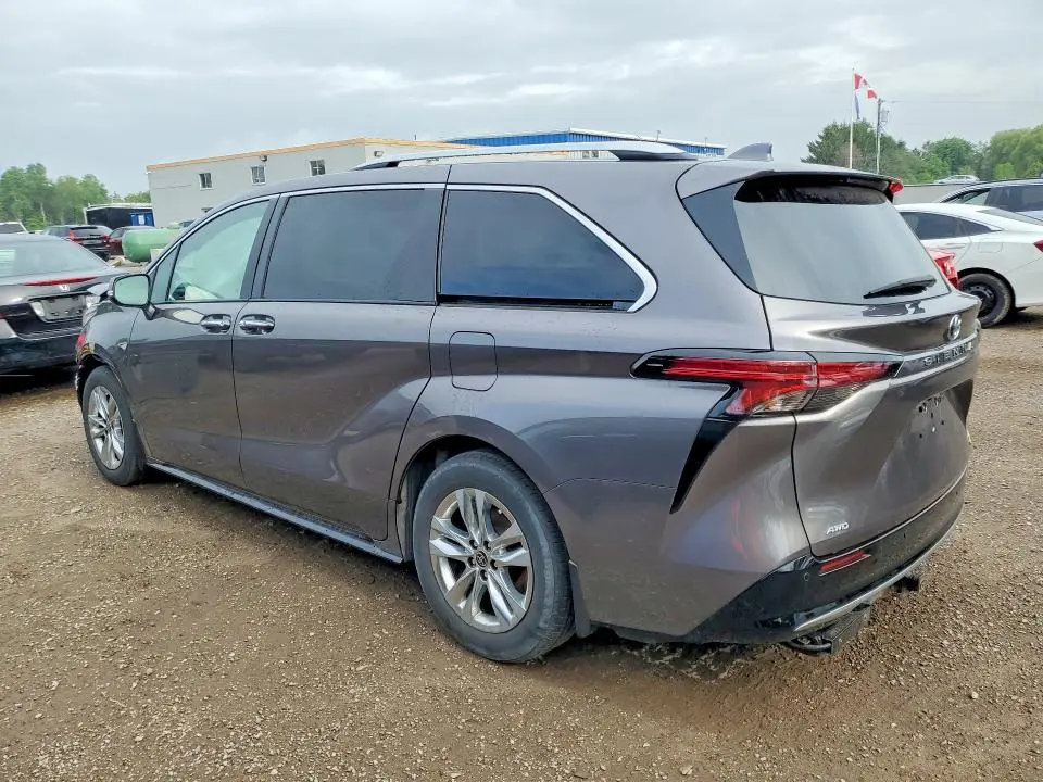 2022 TOYOTA SIENNA LE  