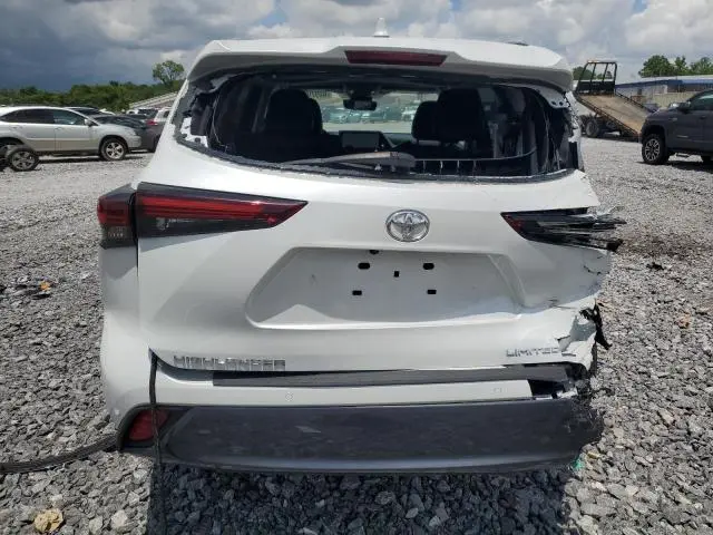 2024 TOYOTA HIGHLANDER LE  