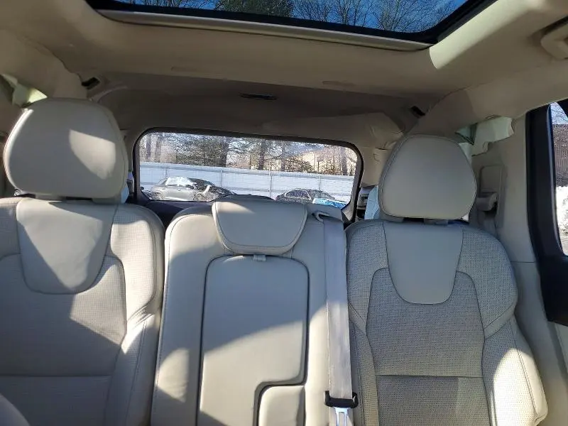 2017 VOLVO XC90 T6  