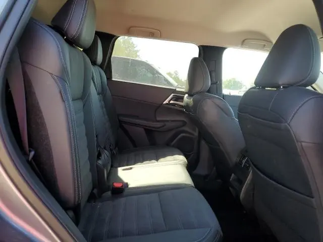 2024 MITSUBISHI OUTLANDER SE  