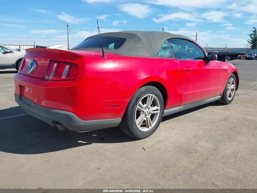 2011 FORD MUSTANG V6