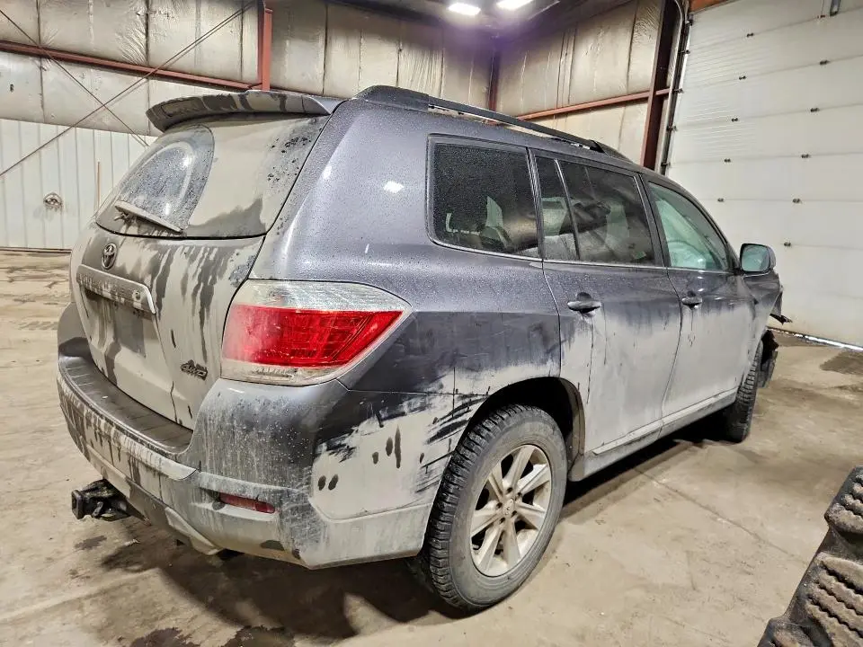 2011 TOYOTA HIGHLANDER SE  