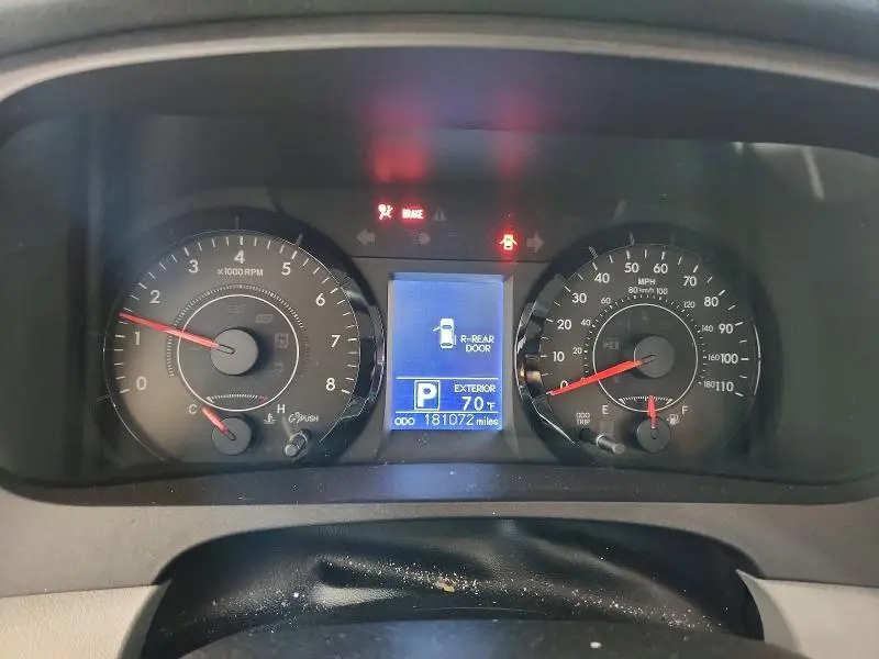 2015 TOYOTA SIENNA LE 8-PASSENGER  