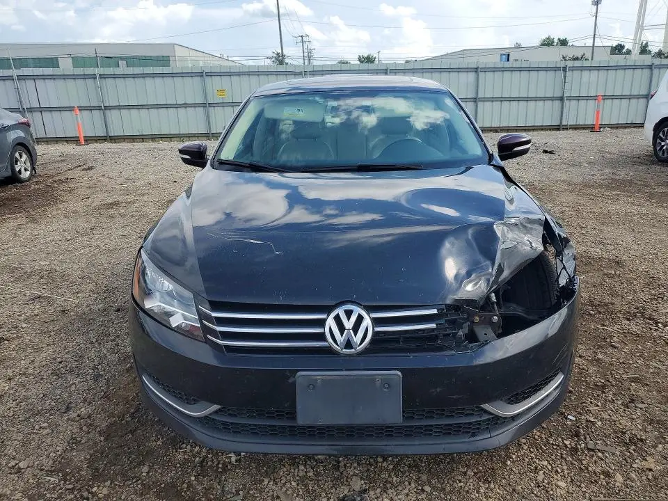 2013 VOLKSWAGEN PASSAT SE  