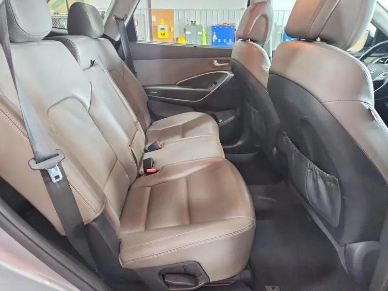 2017 HYUNDAI SANTA FE SE  