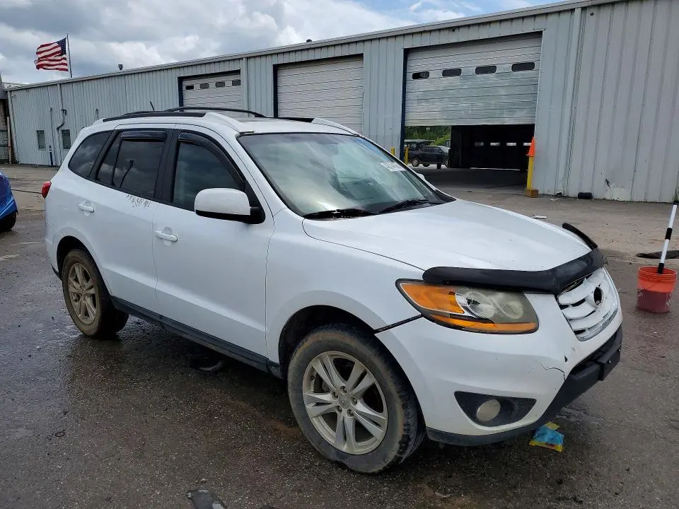 2011 HYUNDAI SANTA FE SE  