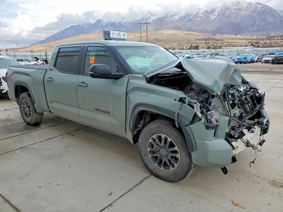 2025 TOYOTA TUNDRA CREWMAX SR5  