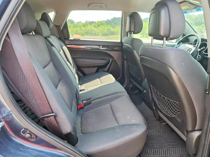 2011 KIA SORENTO LX  