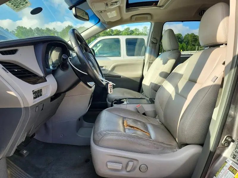 2015 TOYOTA SIENNA XLE 8-PASSENGER  