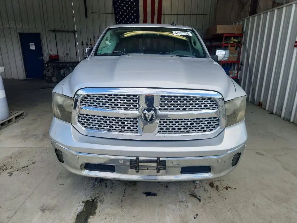 2016 RAM 1500 SLT  