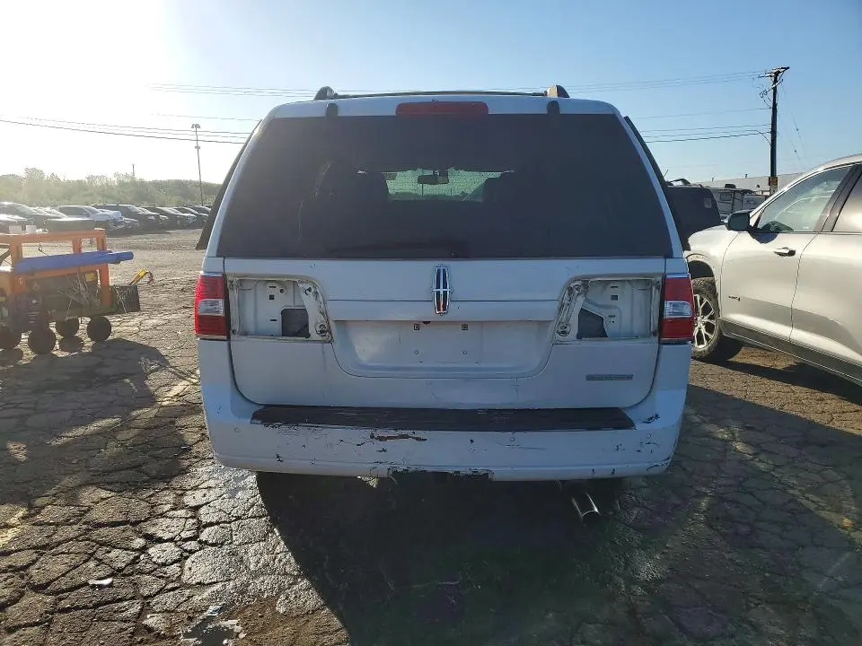 2011 LINCOLN NAVIGATOR   