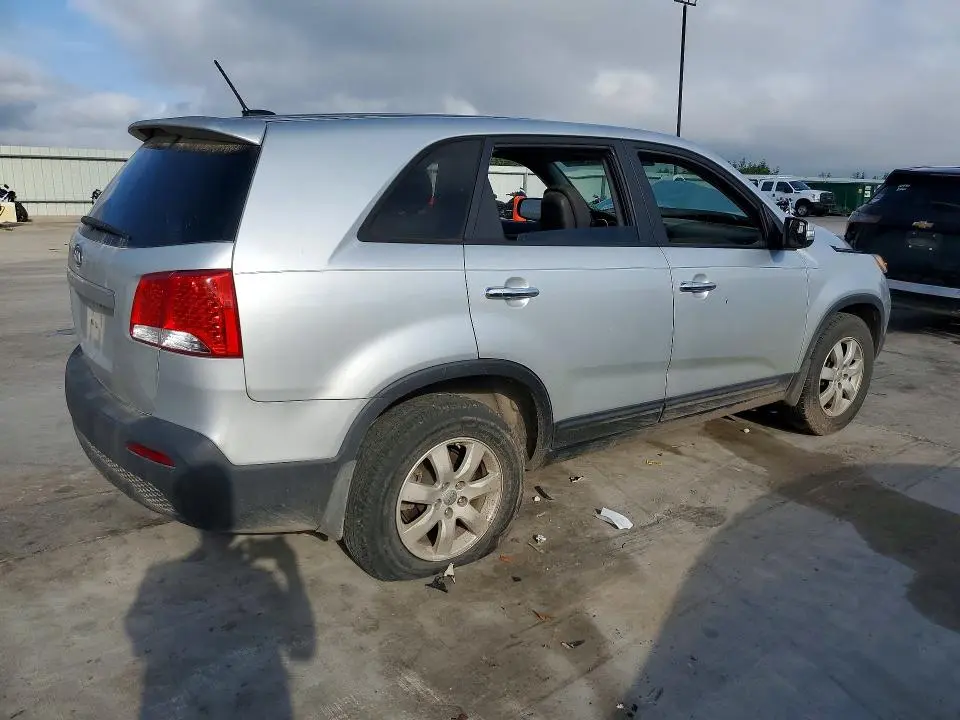 2013 KIA SORENTO LX  