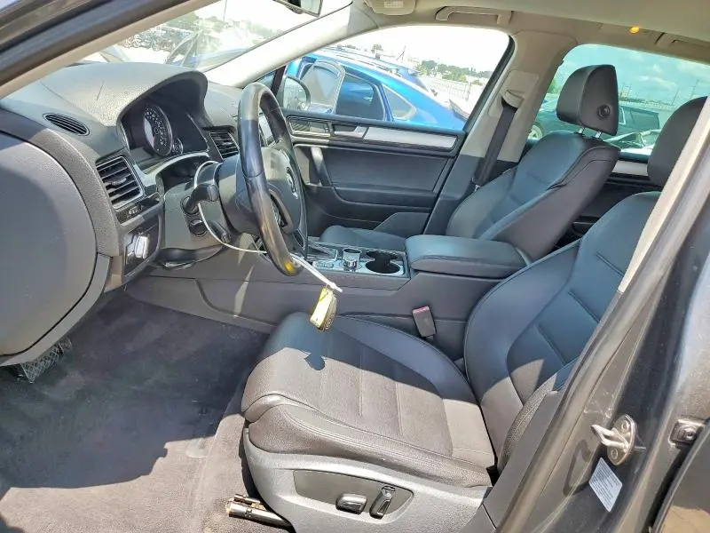 2014 VOLKSWAGEN TOUAREG V6  