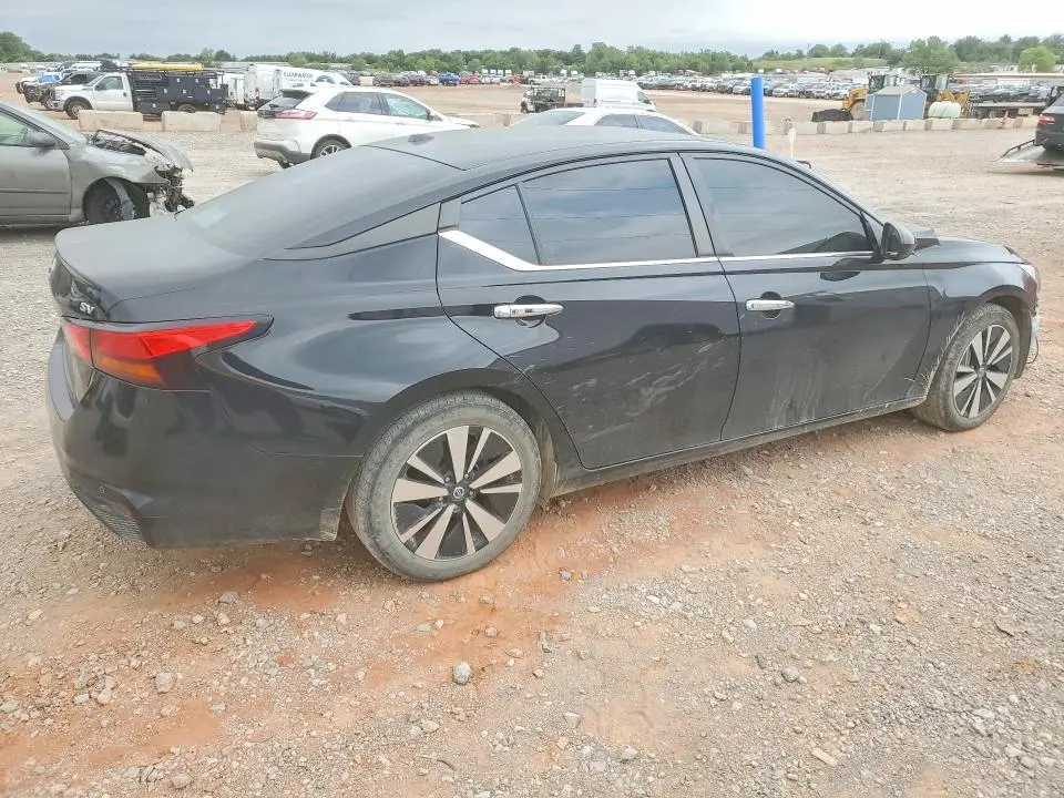 2022 NISSAN ALTIMA SV  