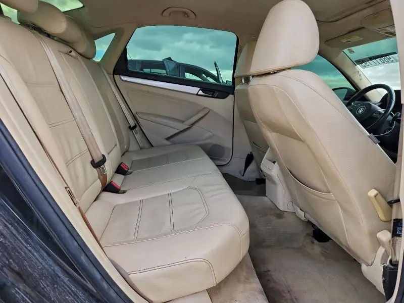 2012 VOLKSWAGEN PASSAT SE  