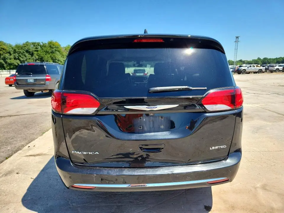 2019 CHRYSLER PACIFICA LIMITED  