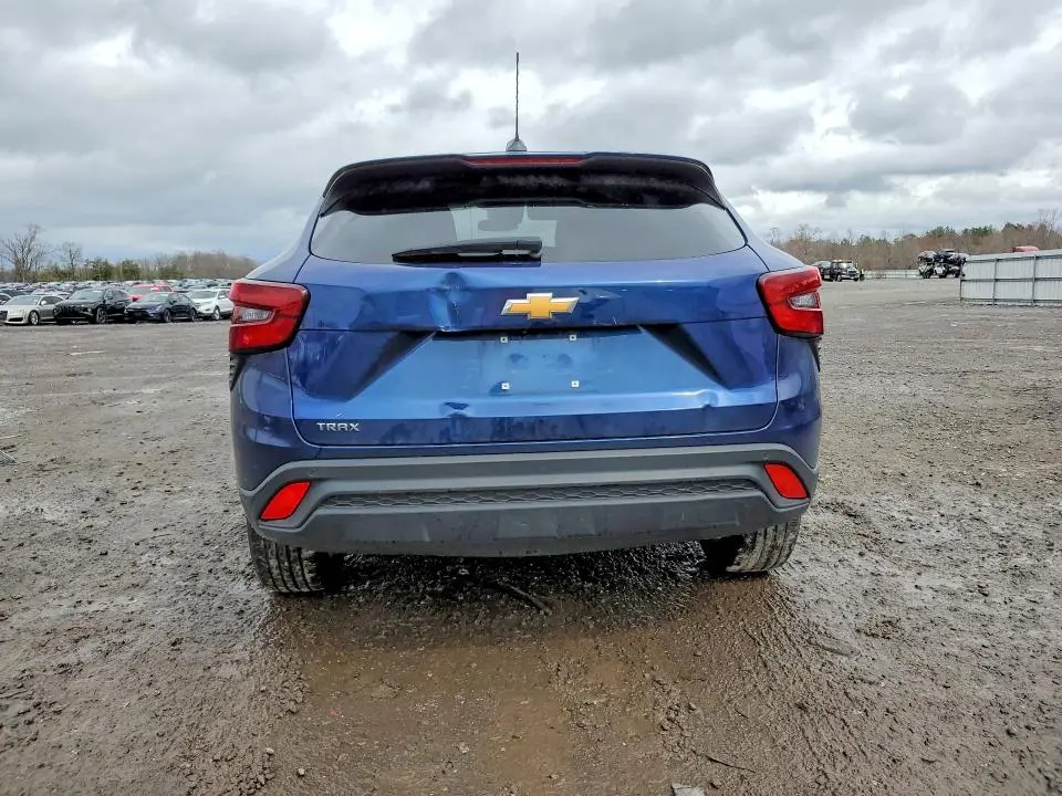 2024 CHEVROLET TRAX LS  