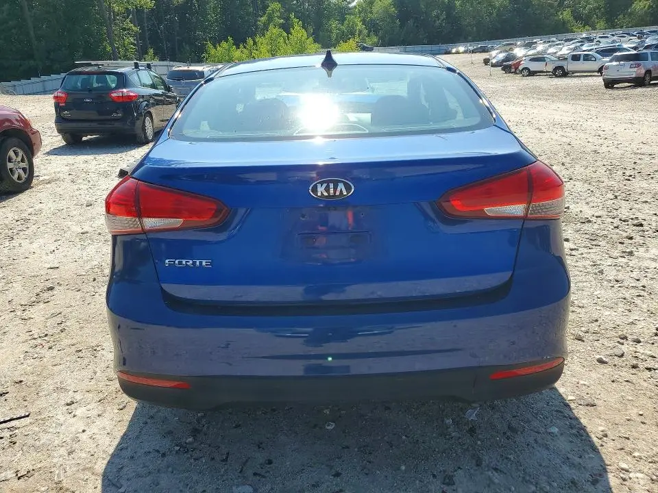 2017 KIA FORTE LX  