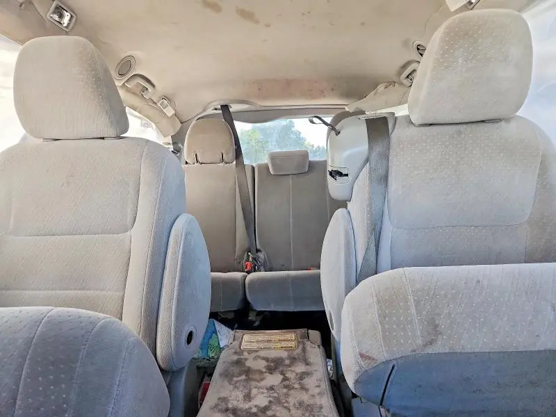 2017 TOYOTA SIENNA LE  