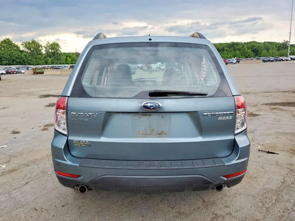 2010 SUBARU FORESTER XS  