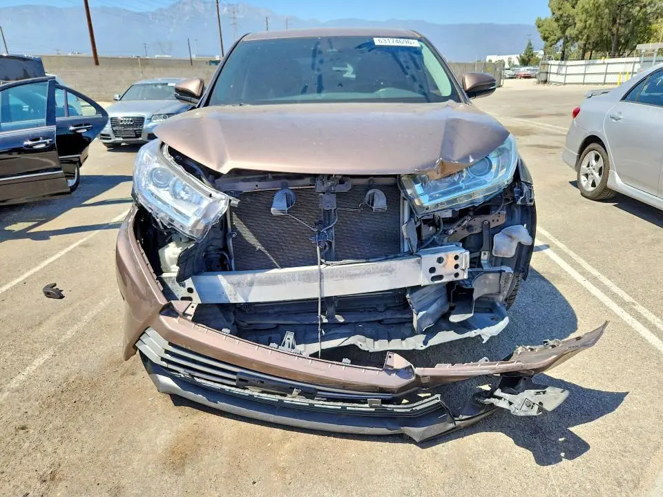 2018 TOYOTA HIGHLANDER LE  