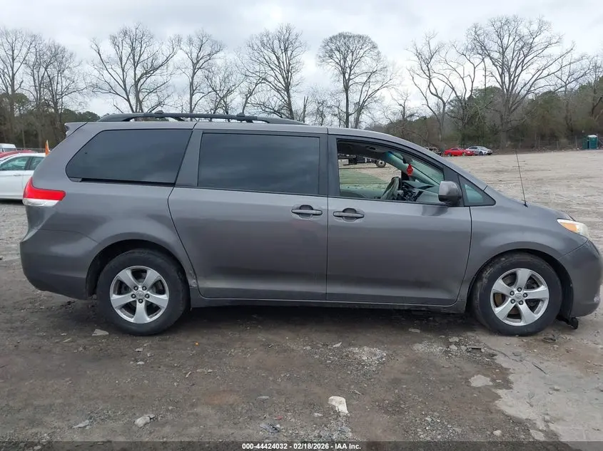2012 TOYOTA SIENNA LE V6 8 PASSENGER