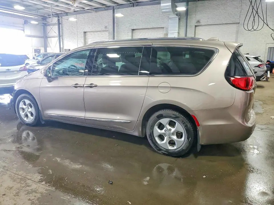 2017 CHRYSLER PACIFICA TOURING L PLUS  