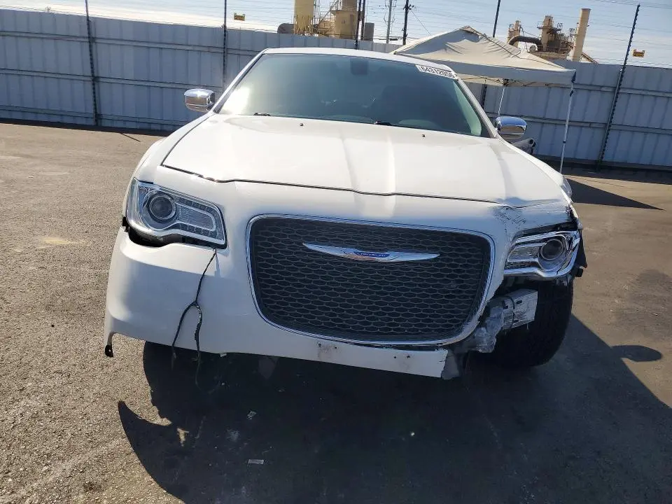 2016 CHRYSLER 300C   