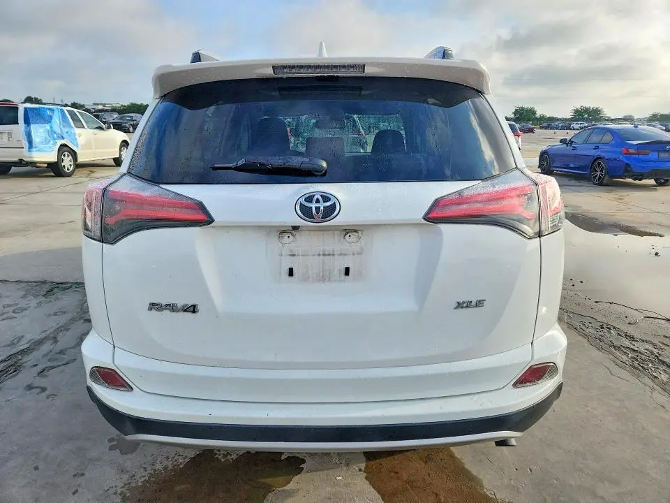 2016 TOYOTA RAV4 XLE  