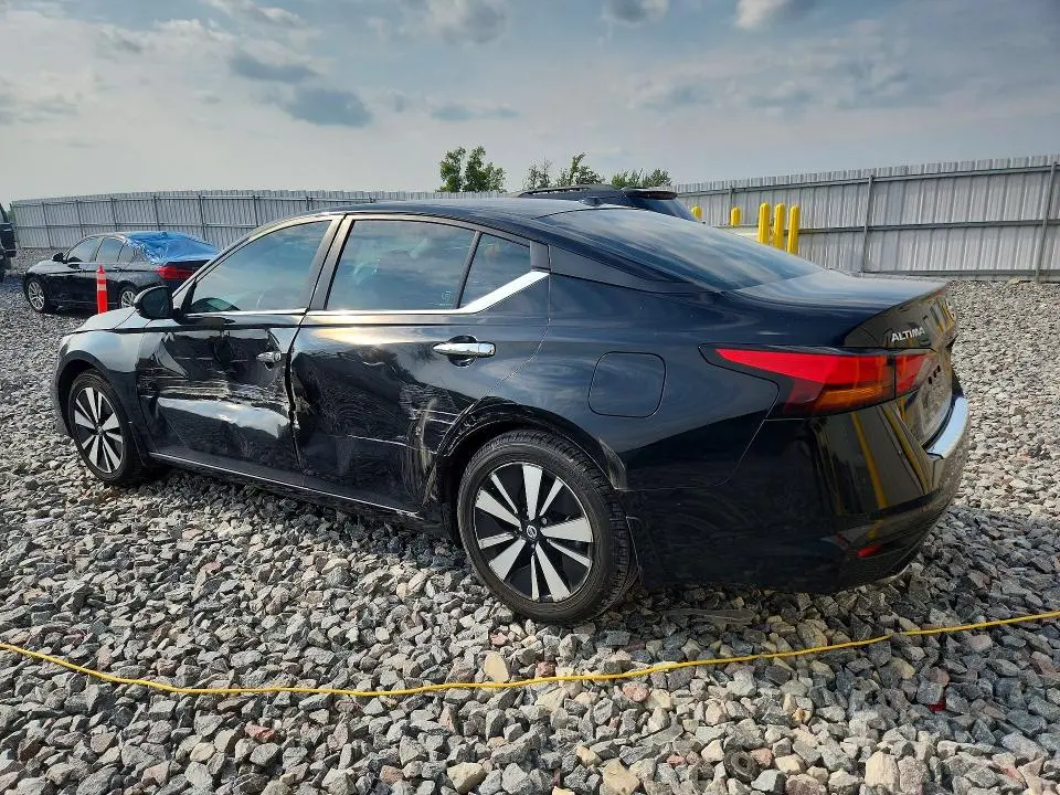 2022 NISSAN ALTIMA SV  