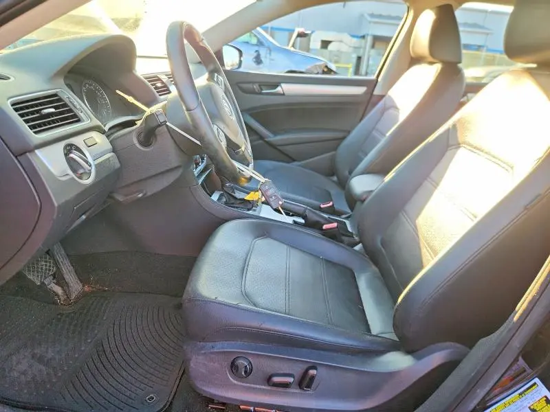 2013 VOLKSWAGEN PASSAT SE  