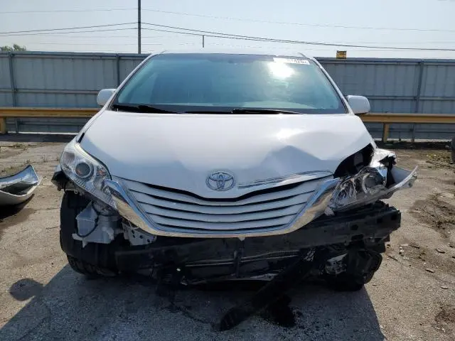 2017 TOYOTA SIENNA LE  