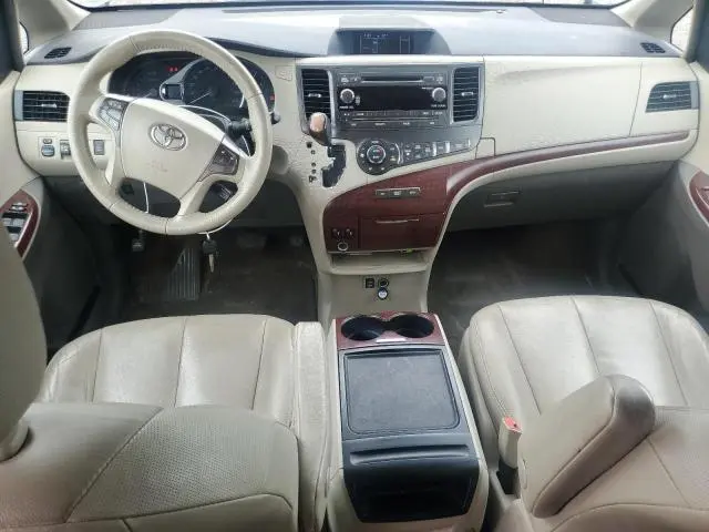 2013 TOYOTA SIENNA XLE  