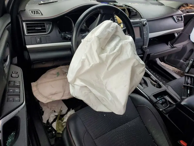 2015 TOYOTA CAMRY SE  