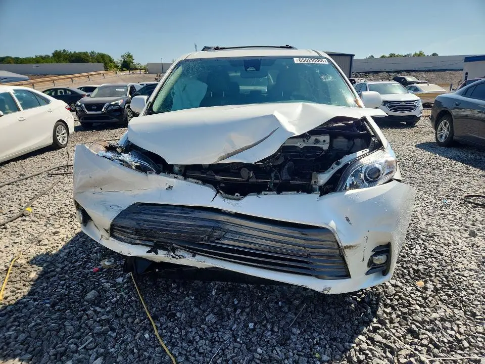 2018 TOYOTA SIENNA XLE 7-PASSENGER  