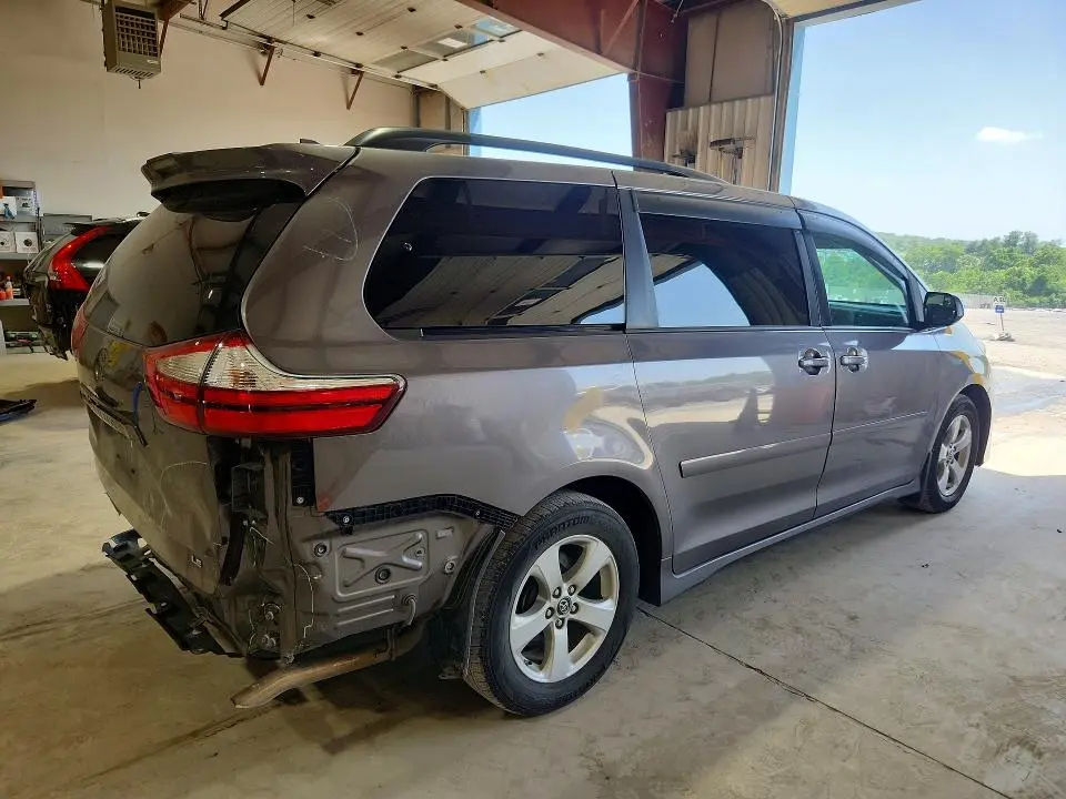 2019 TOYOTA SIENNA LE  