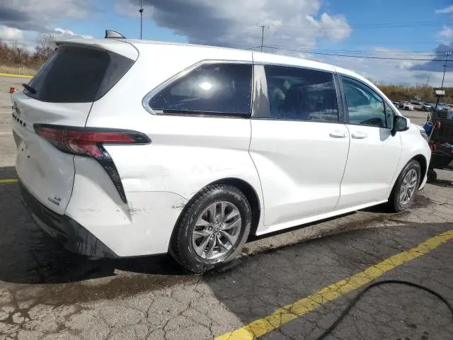 2022 TOYOTA SIENNA LE  