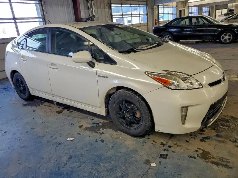2015 TOYOTA PRIUS   
