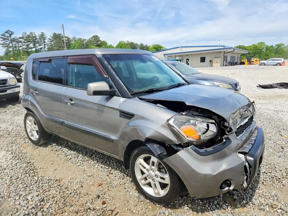 2011 KIA SOUL +  
