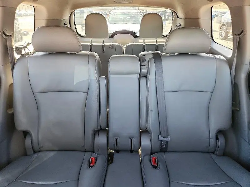 2011 TOYOTA HIGHLANDER SE  