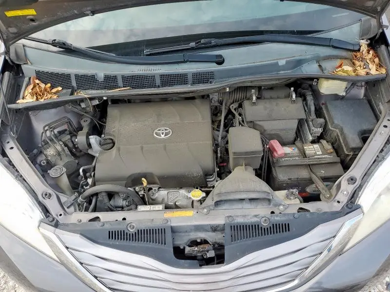 2016 TOYOTA SIENNA XLE  