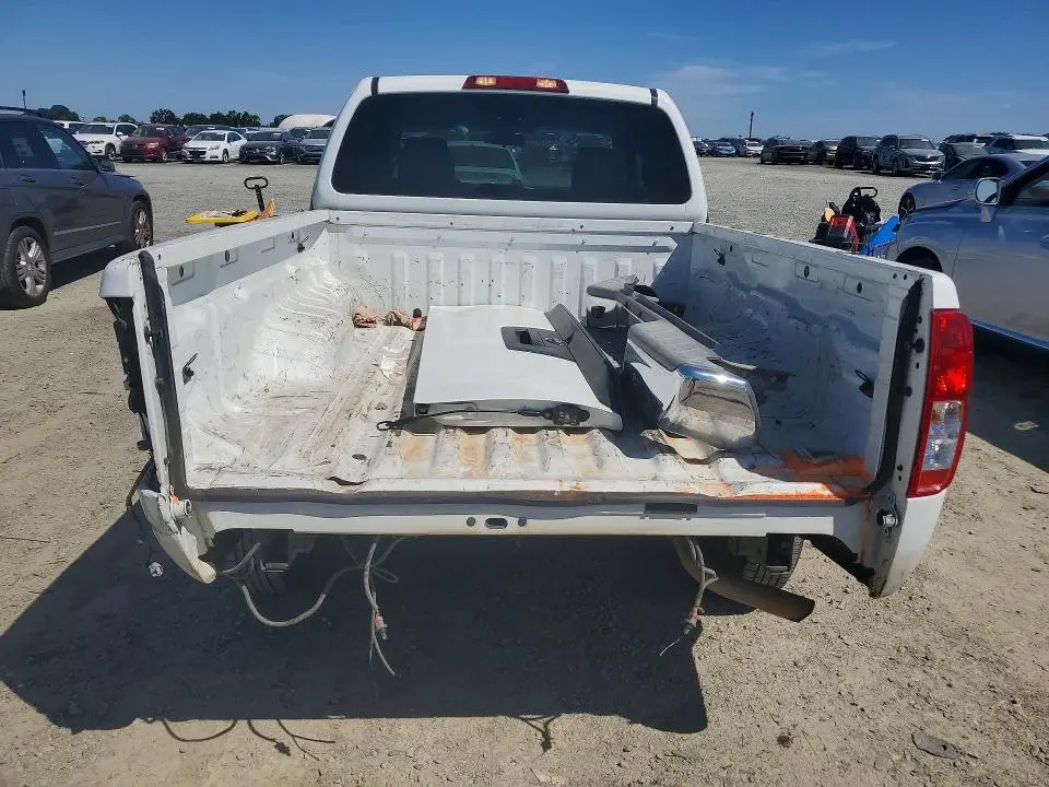 2014 NISSAN FRONTIER S  