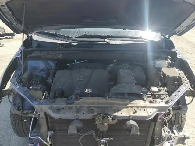 2019 TOYOTA HIGHLANDER LE  